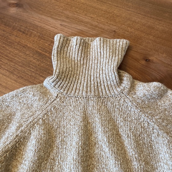 Michael Kors excellent condition turtleneck sweater.  Size L - Picture 4 of 5
